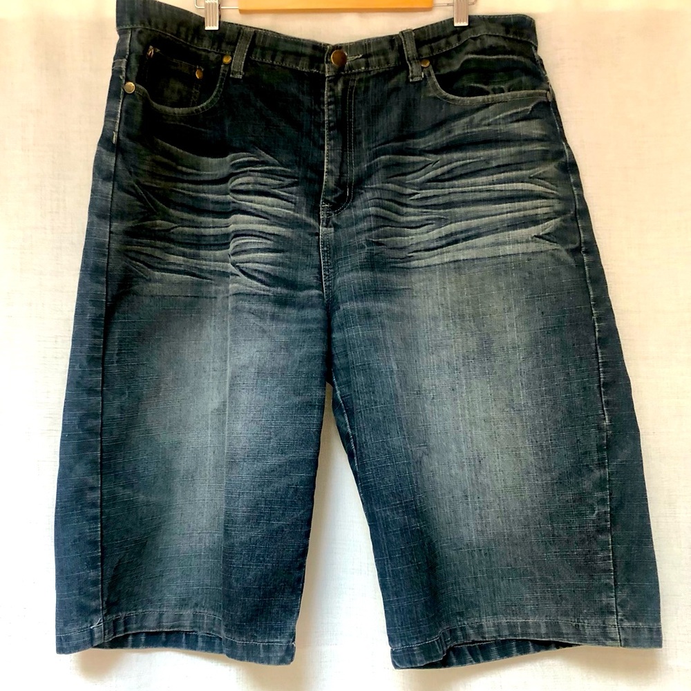 Men’s denim shorts,faded blue,Y2K,wide leg.Brooklyn Xpress.Sz 40,inseam 14”.